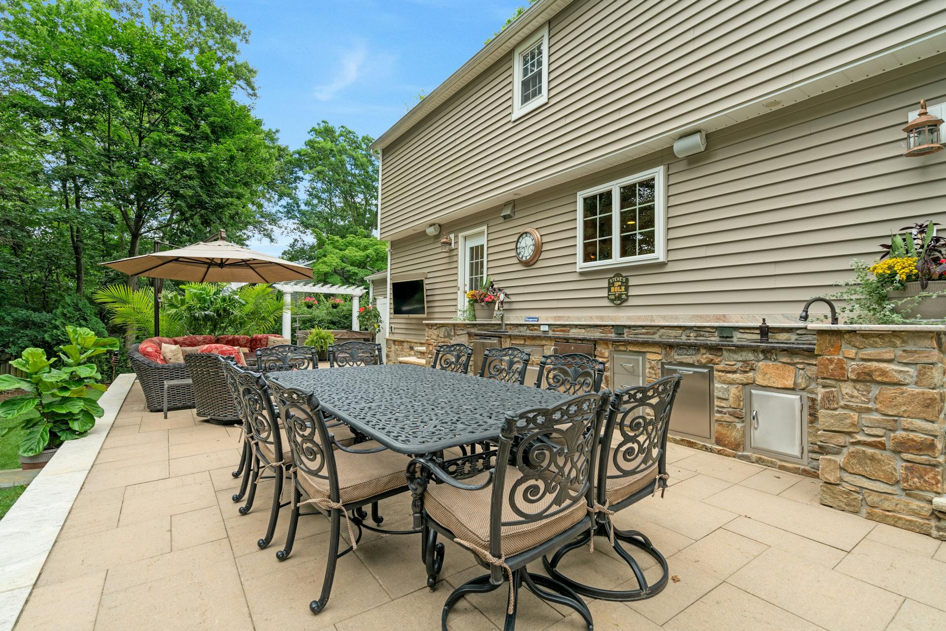 19 Colonial Heights Road 