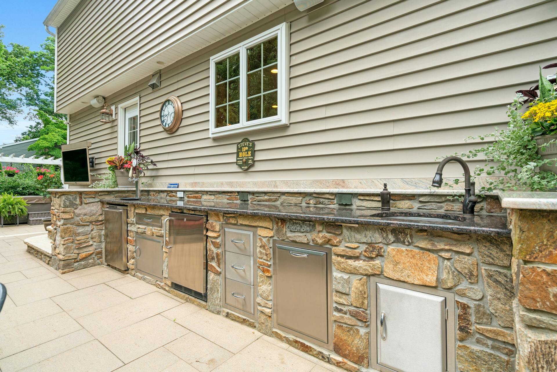 19 Colonial Heights Road 