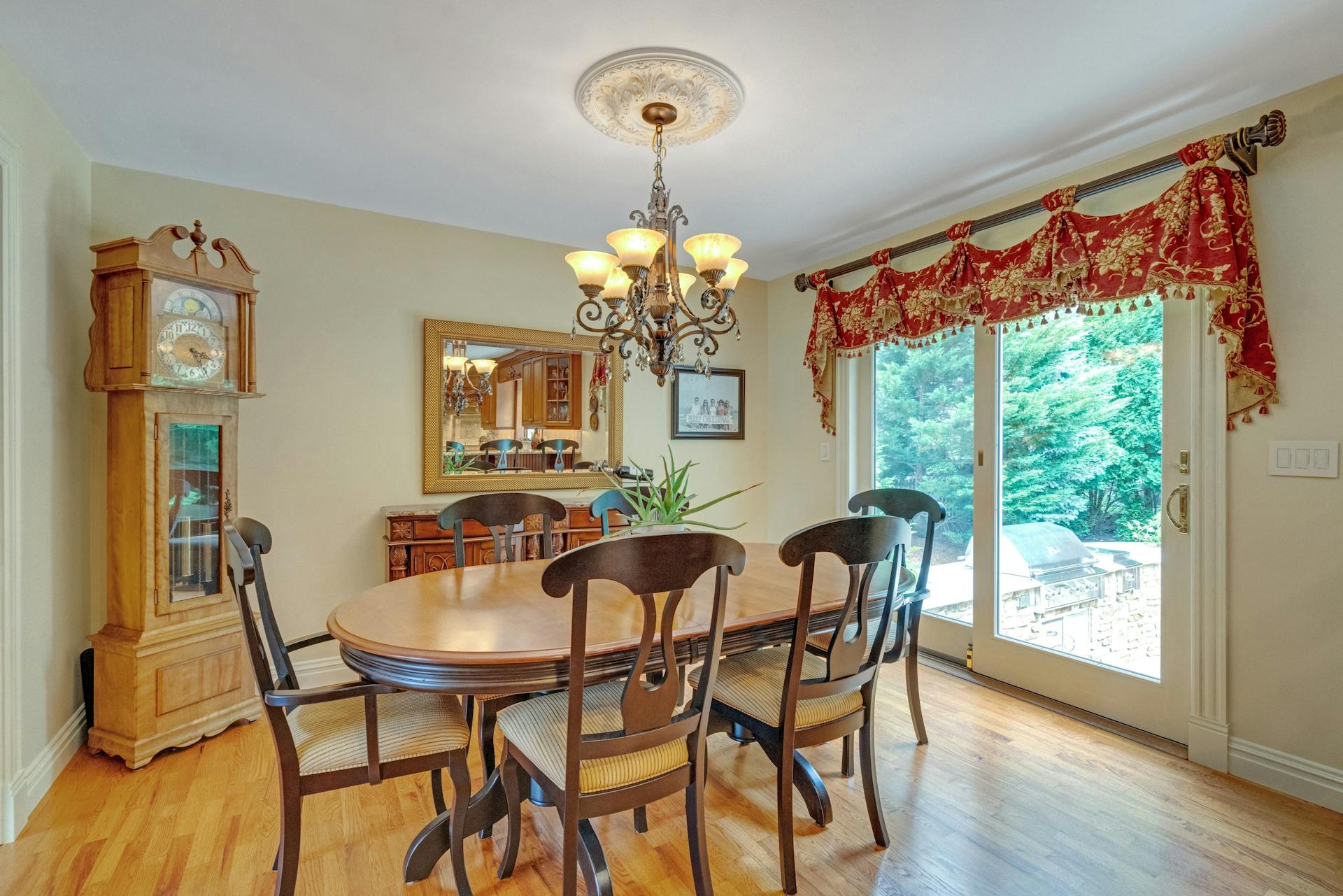 19 Colonial Heights Road 