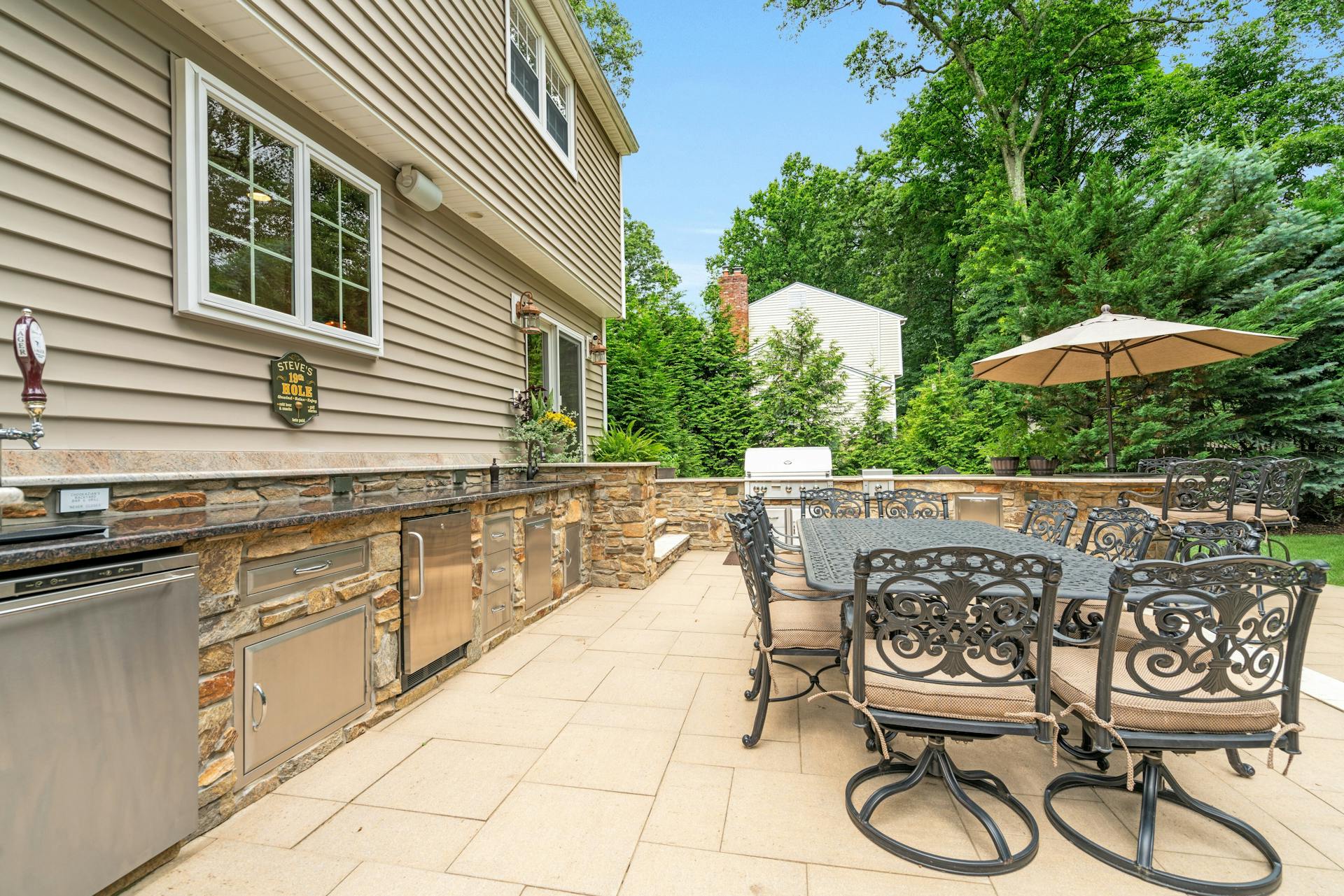 19 Colonial Heights Road 