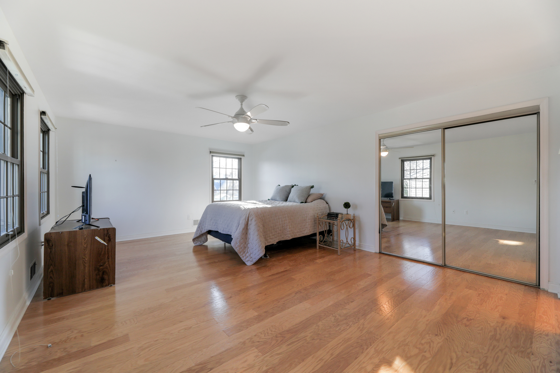 28 Morris Avenue, Unit V9
