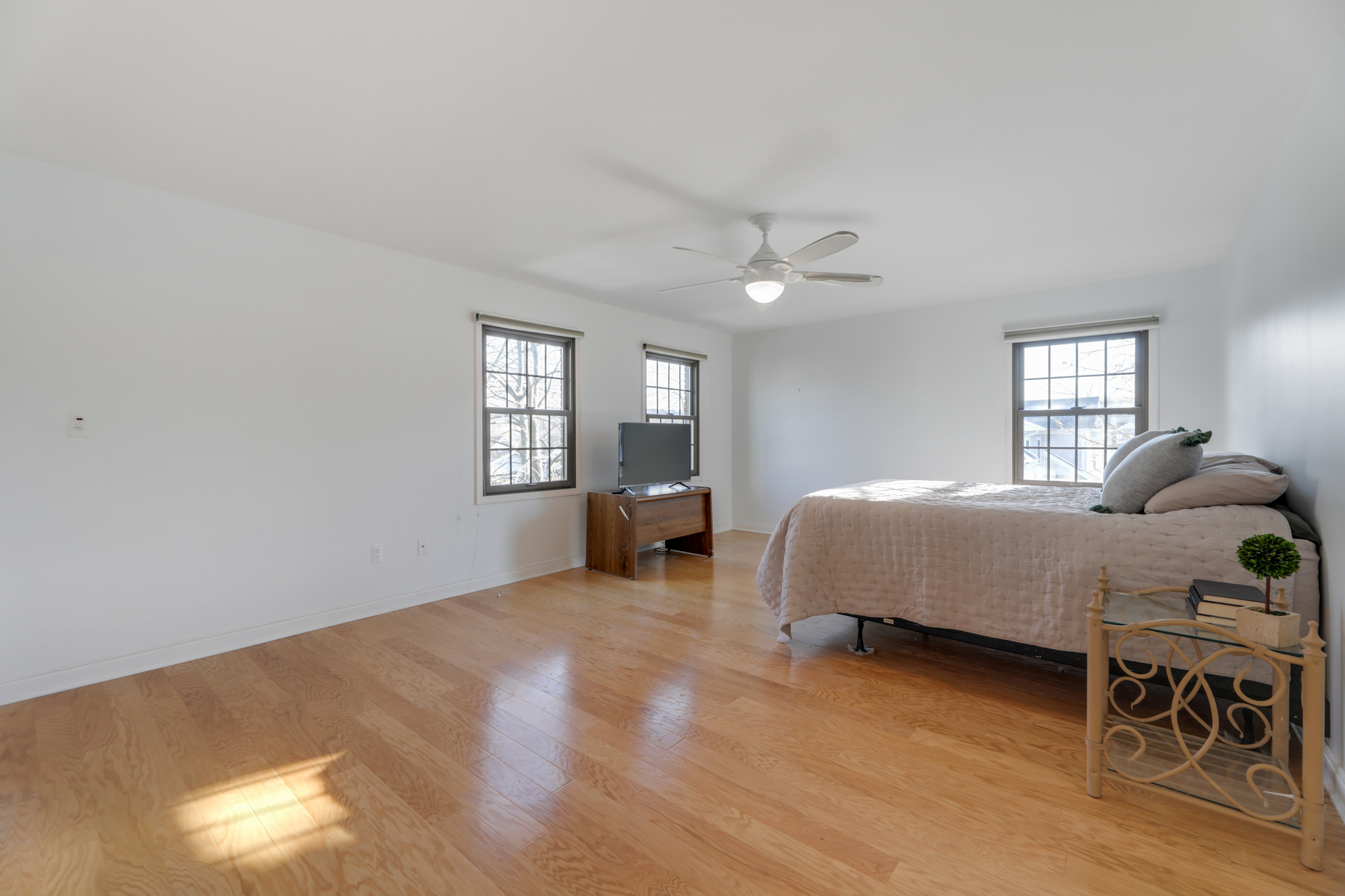 28 Morris Avenue, Unit V9