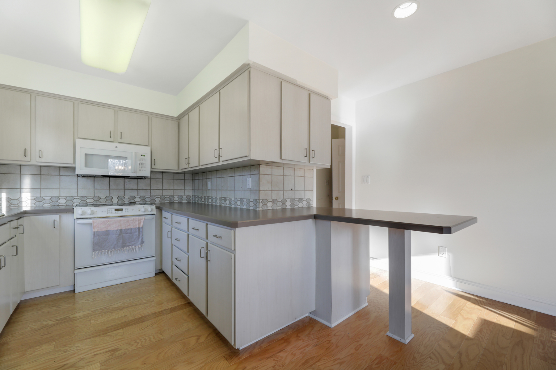 28 Morris Avenue, Unit V9