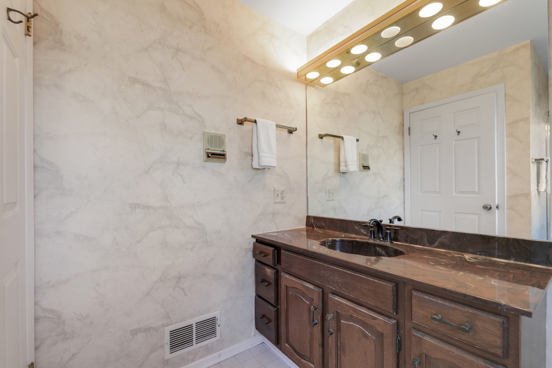 28 Morris Avenue, Unit V9