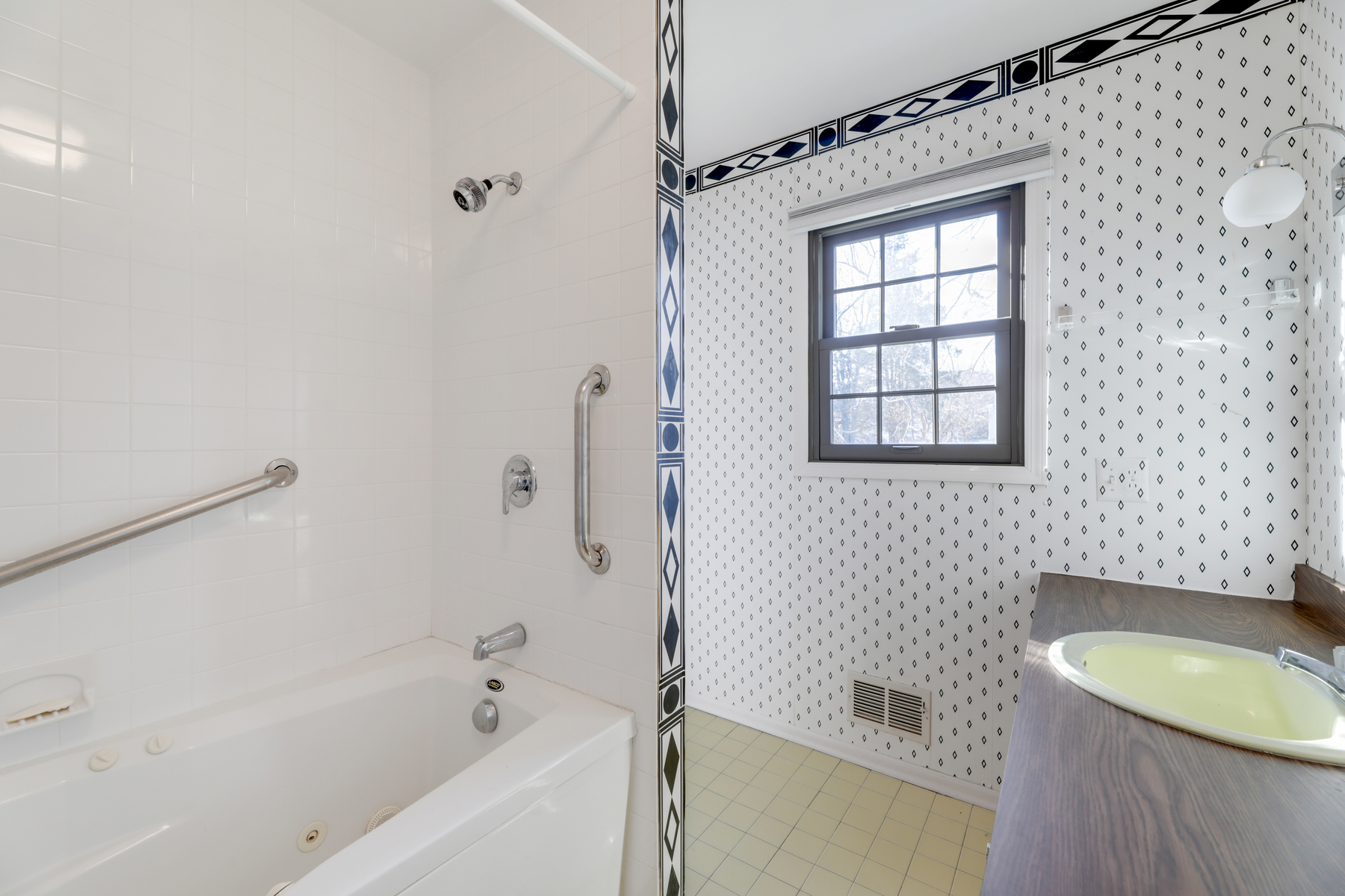 28 Morris Avenue, Unit V9