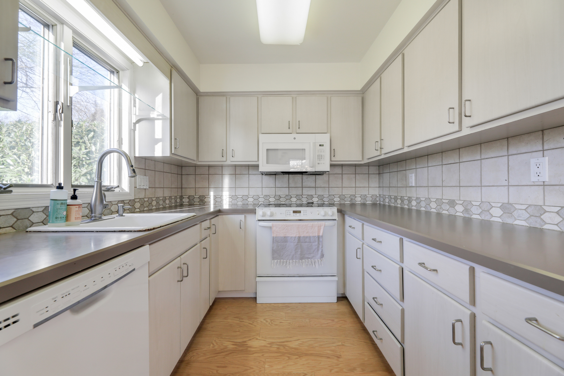 28 Morris Avenue, Unit V9