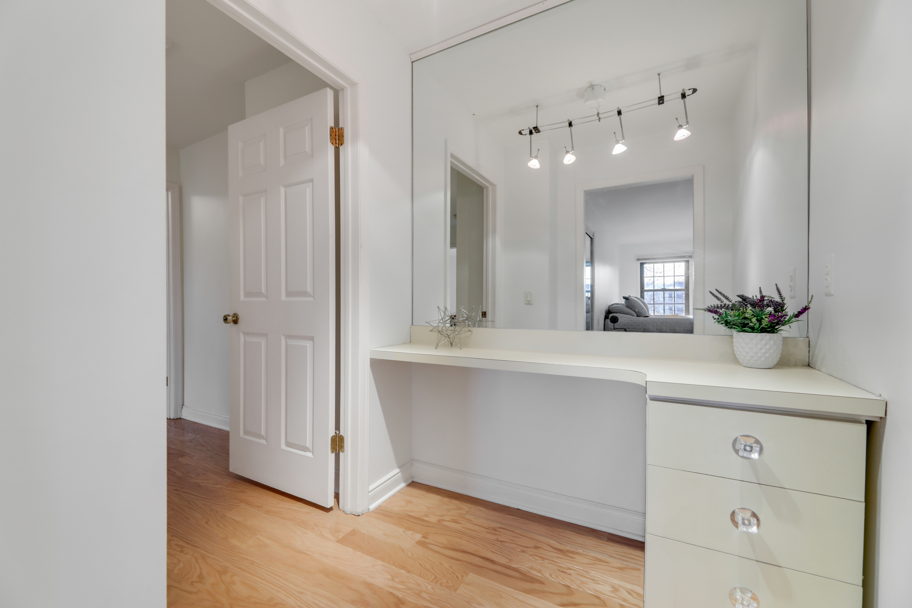 28 Morris Avenue, Unit V9