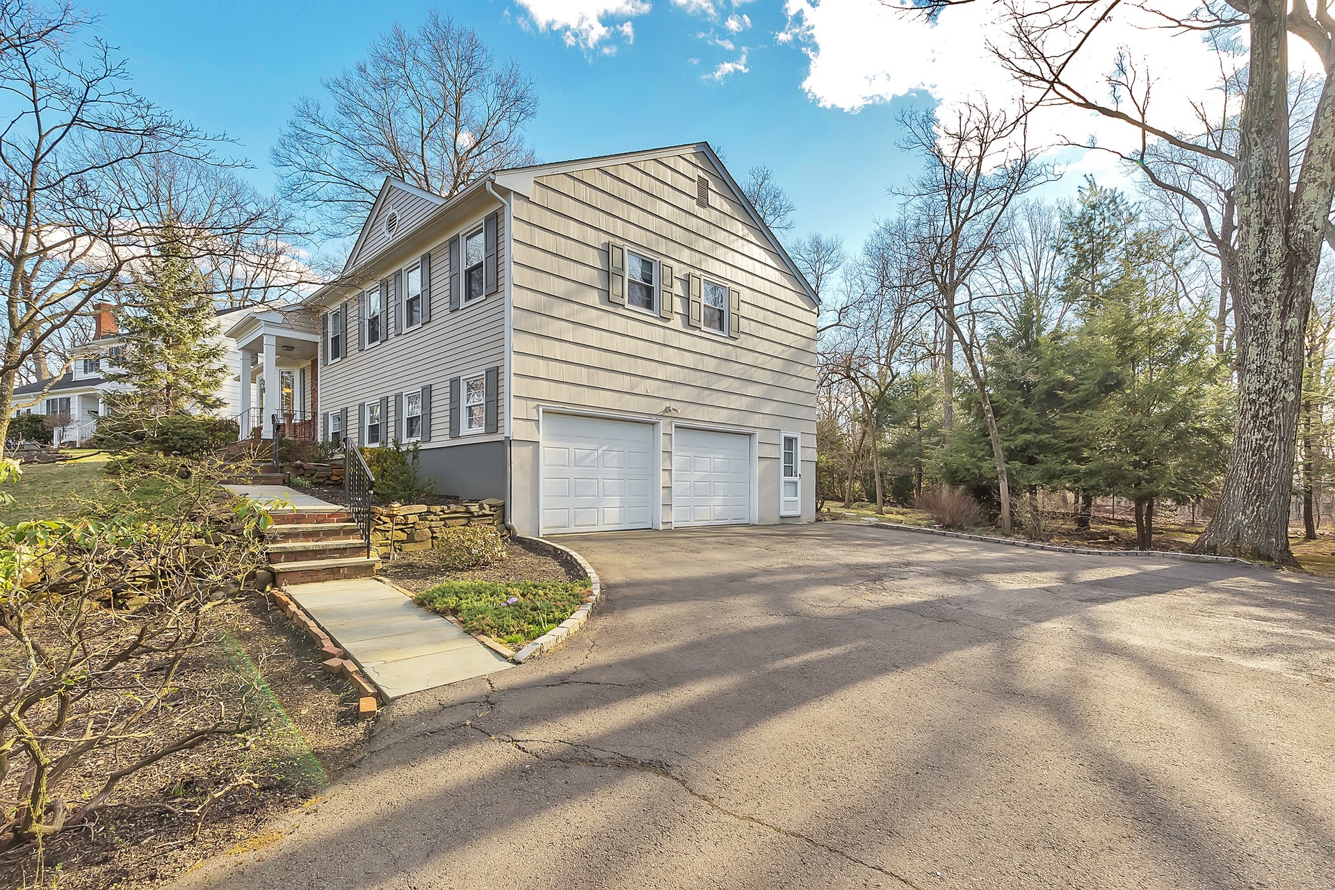 90 Roland Road