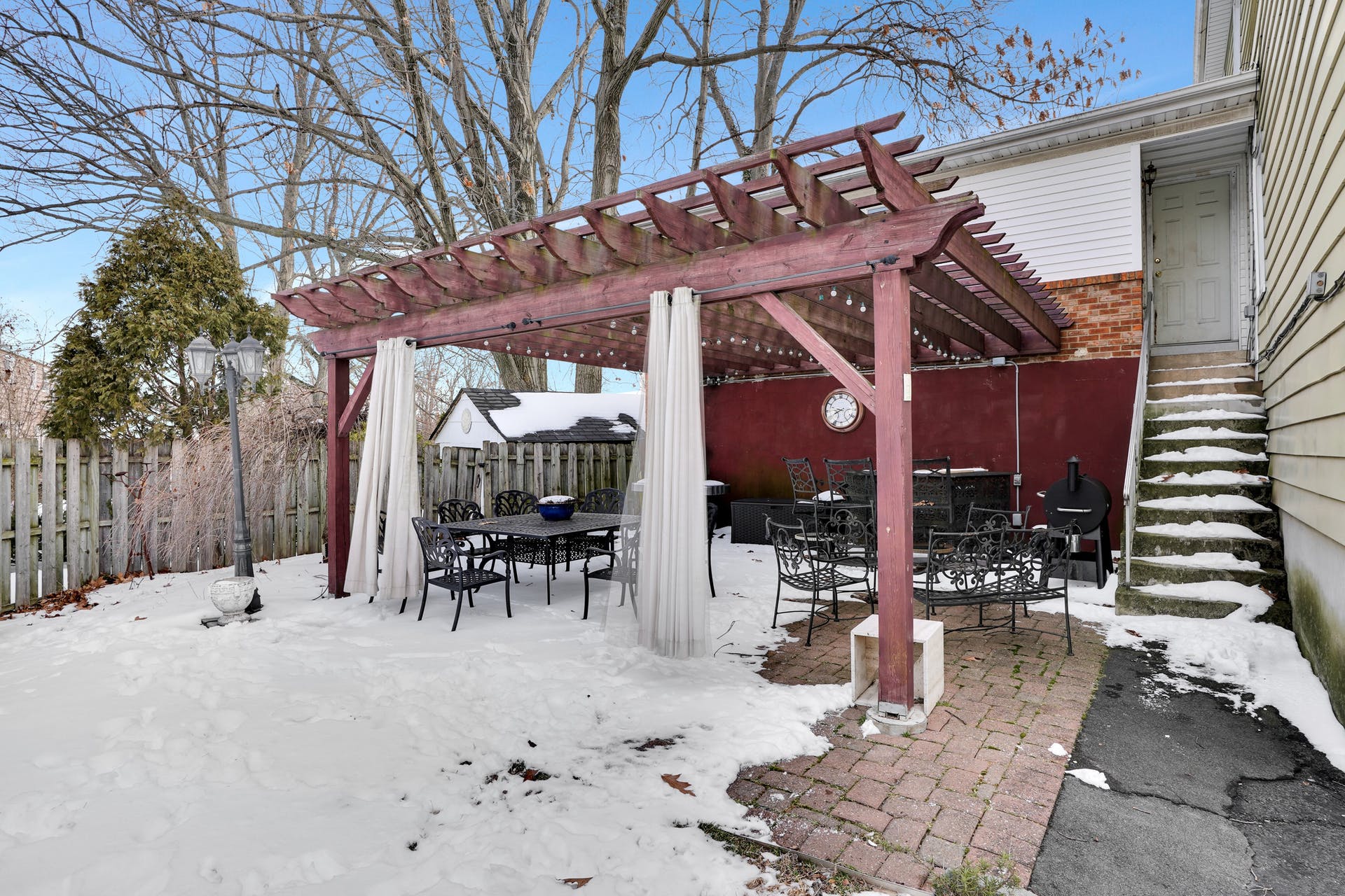 27 Willow Rd