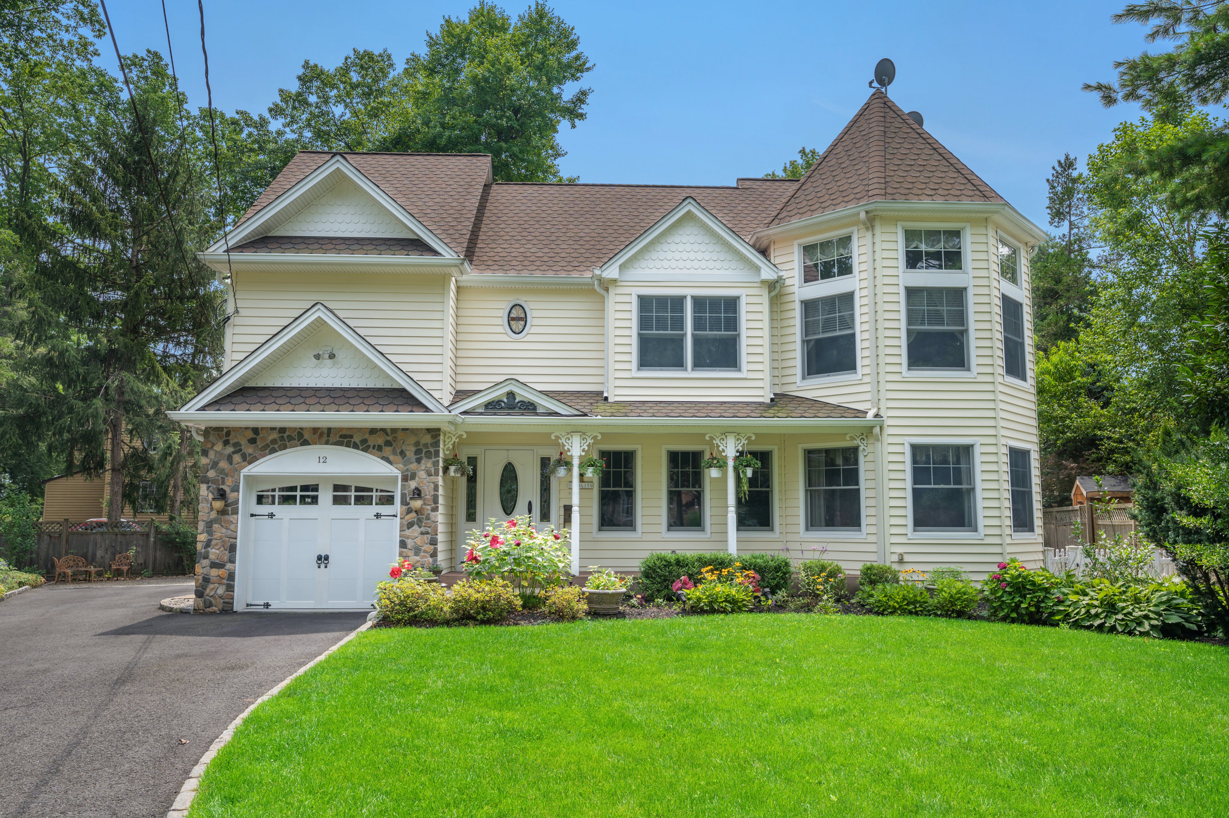 12 Colony Court
