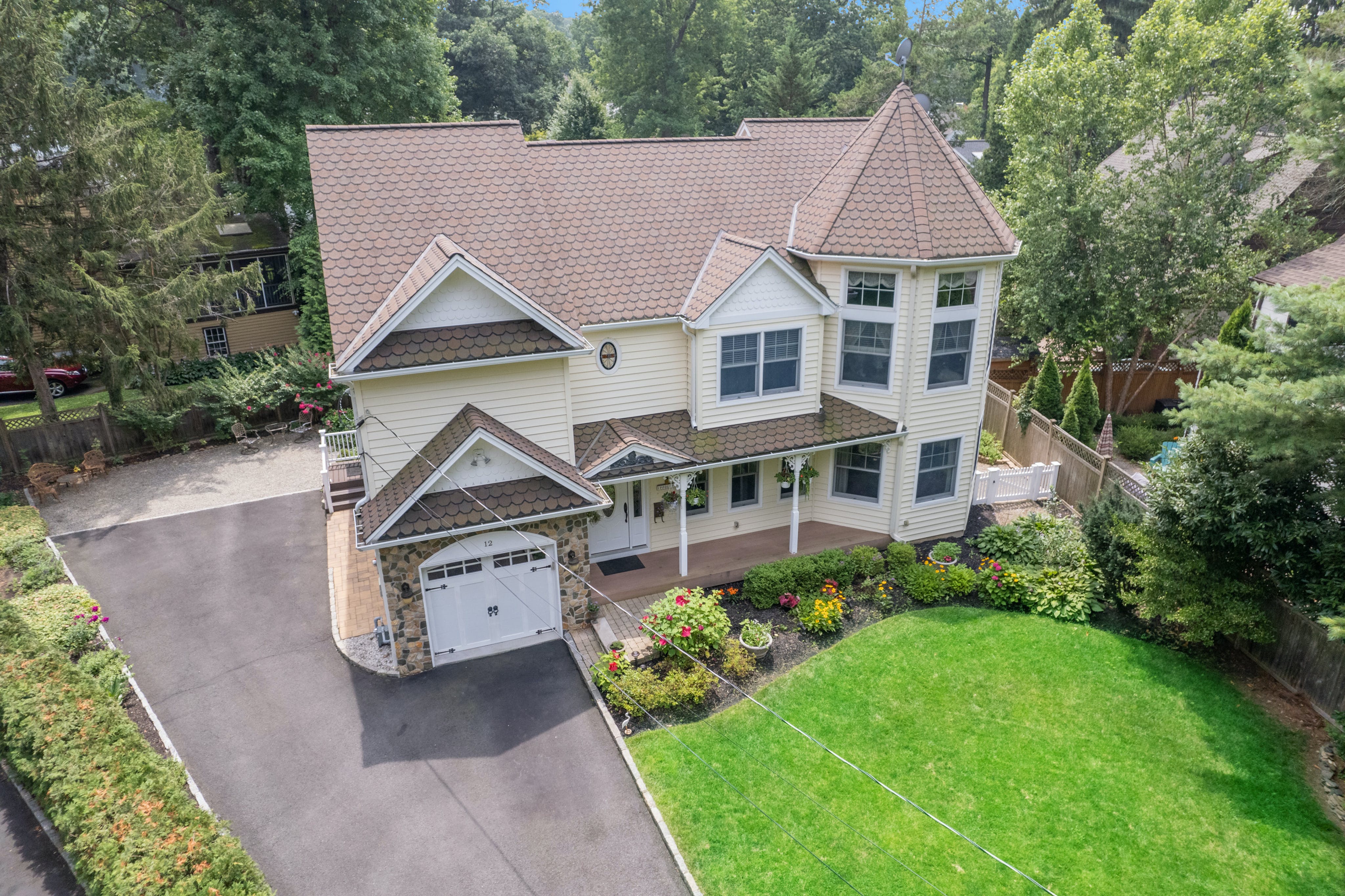 12 Colony Court