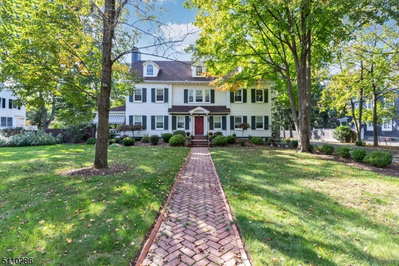 920 Cedar Brook