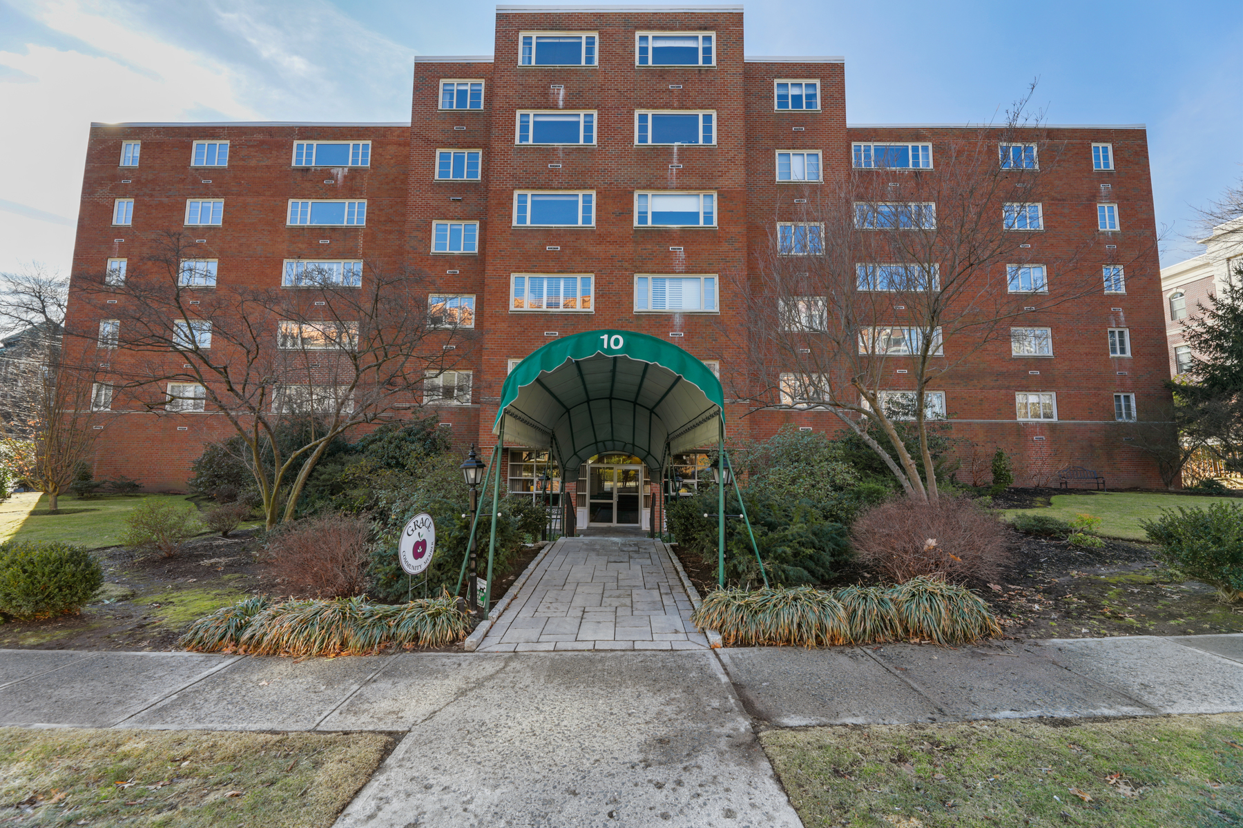 10 Euclid Avenue, Unit 402
