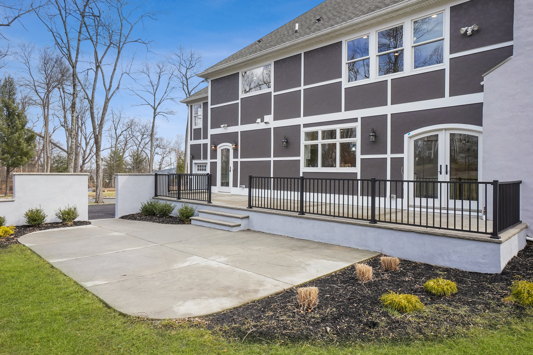 611 Ridge Road