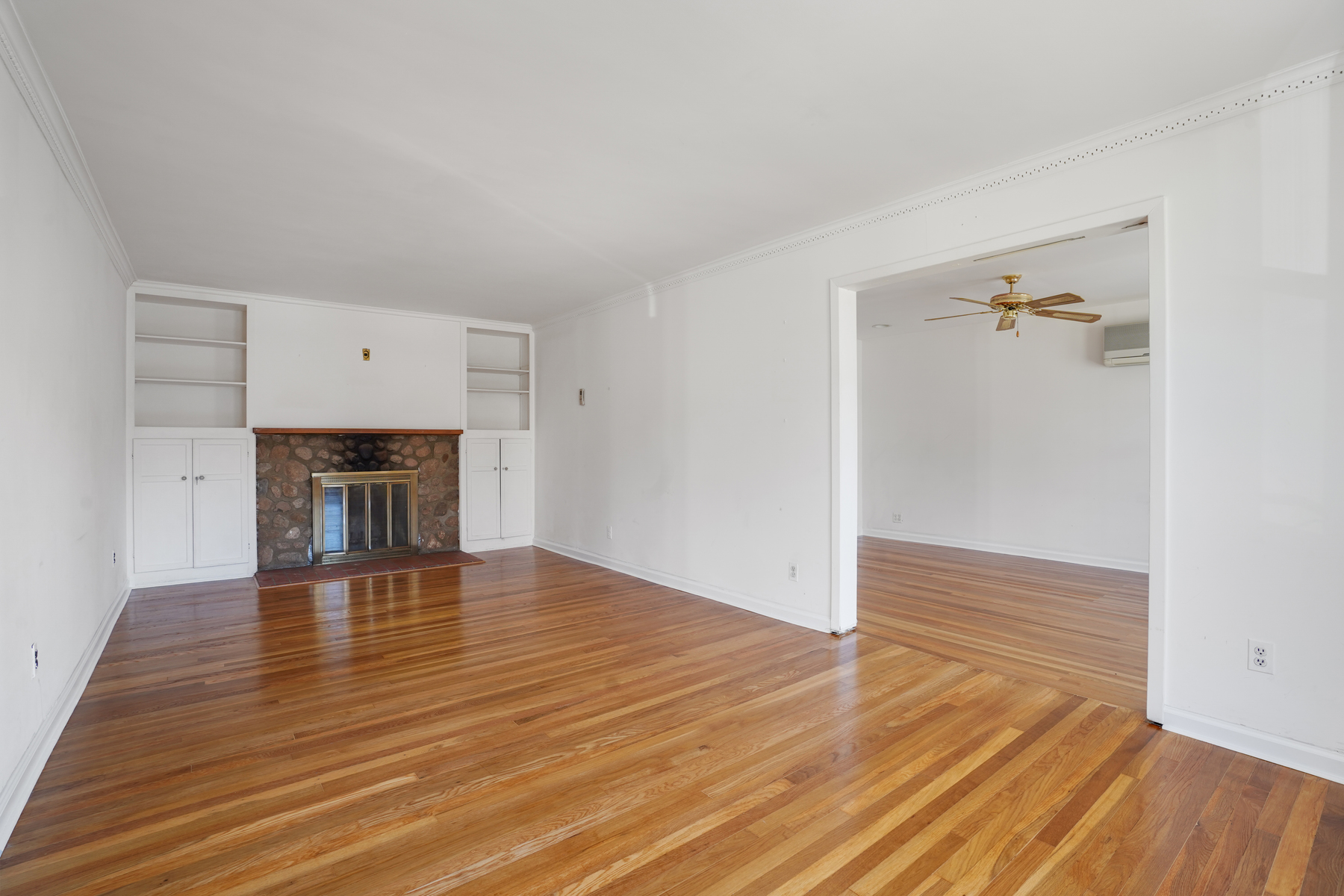 23 Saint Lawrence Avenue