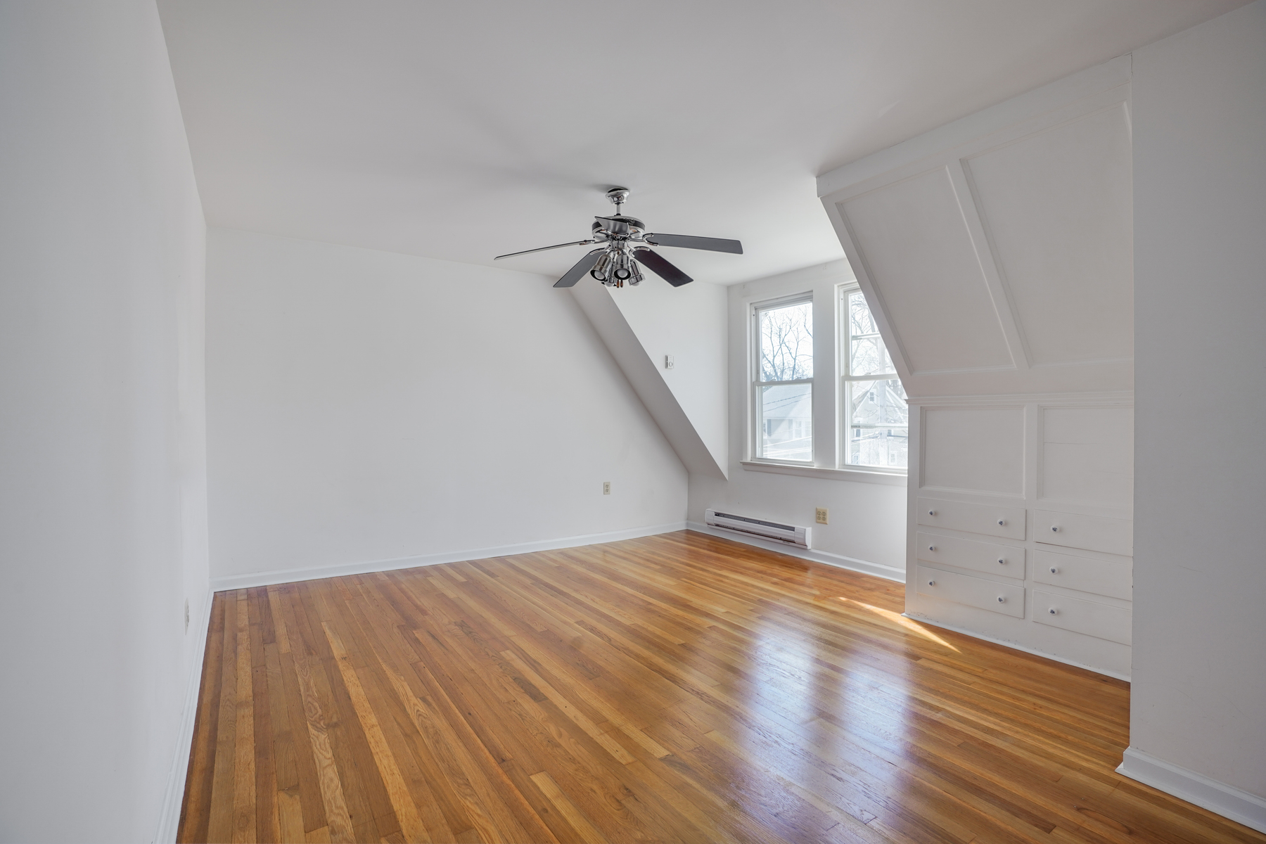 23 Saint Lawrence Avenue
