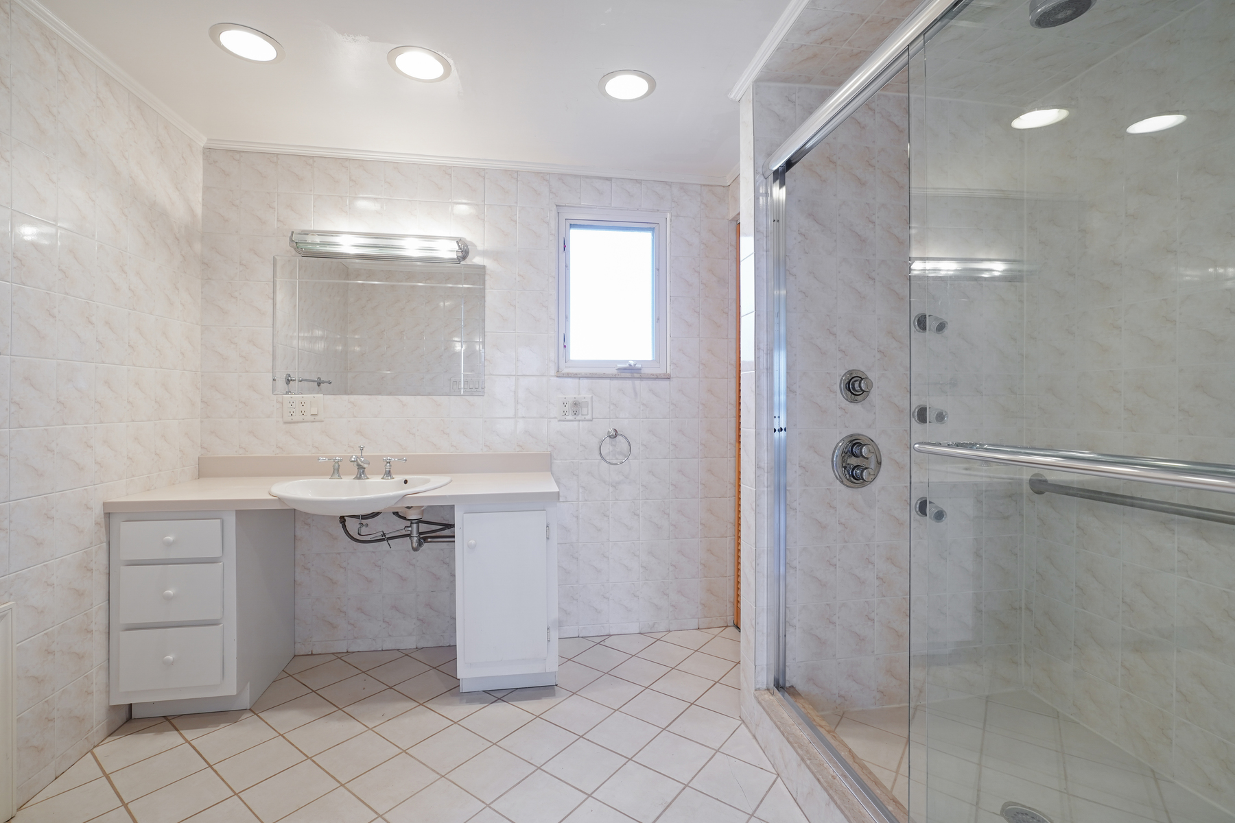 23 Saint Lawrence Avenue