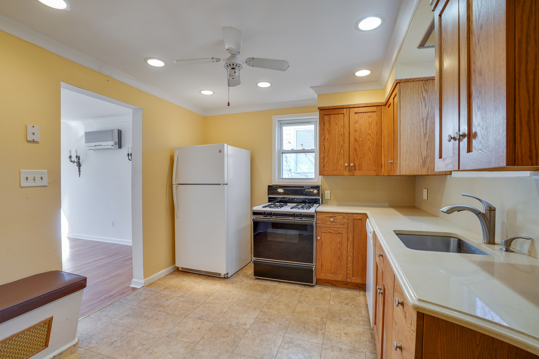 23 Saint Lawrence Avenue