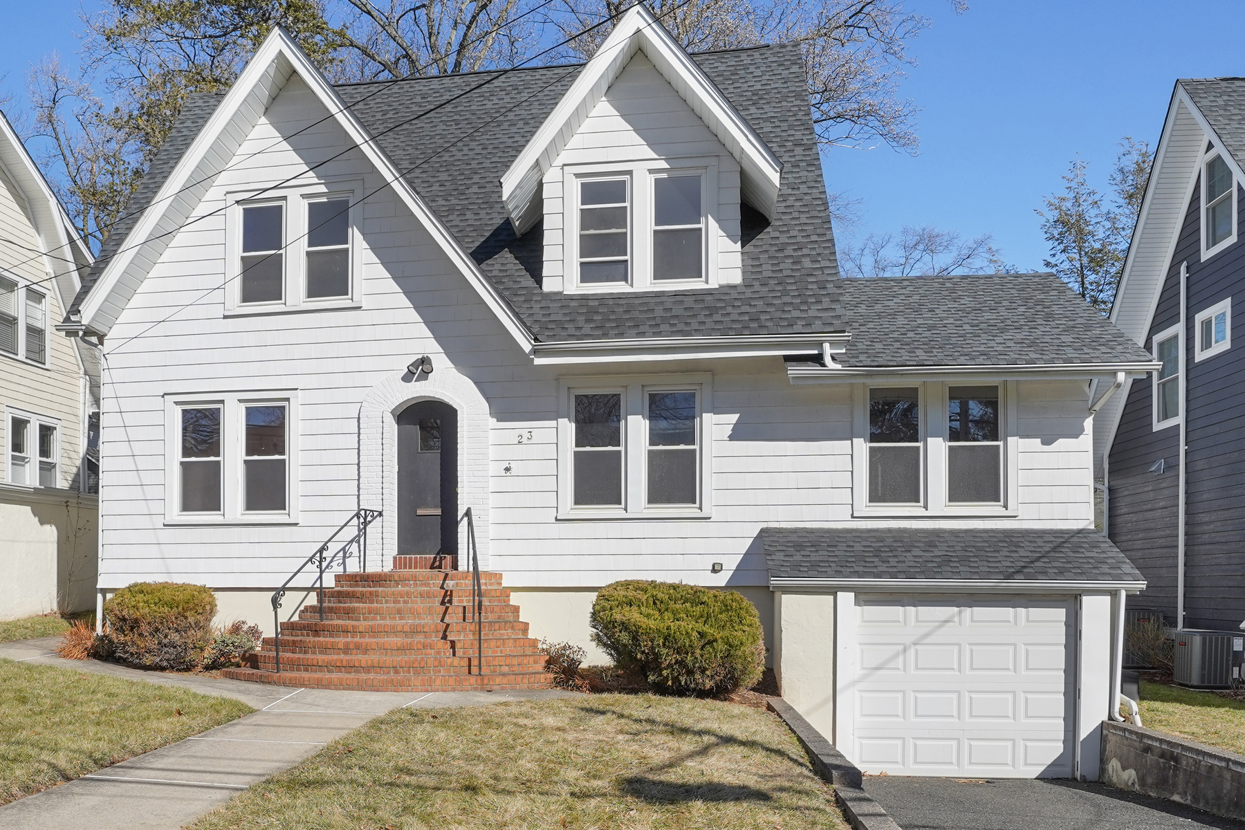 23 Saint Lawrence Avenue
