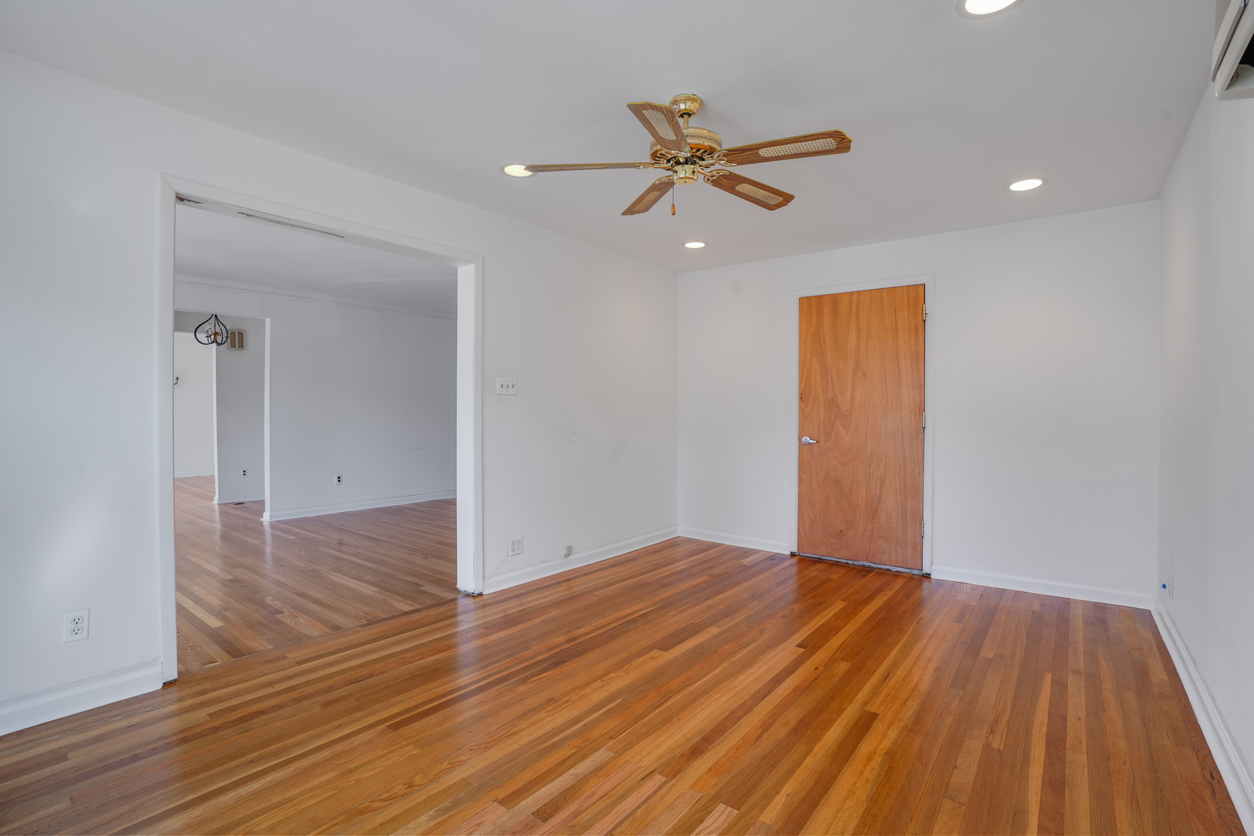 23 Saint Lawrence Avenue