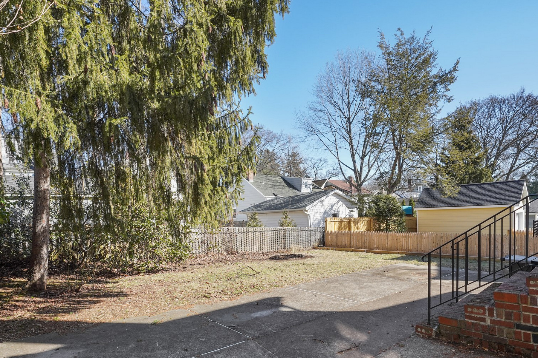 23 Saint Lawrence Avenue