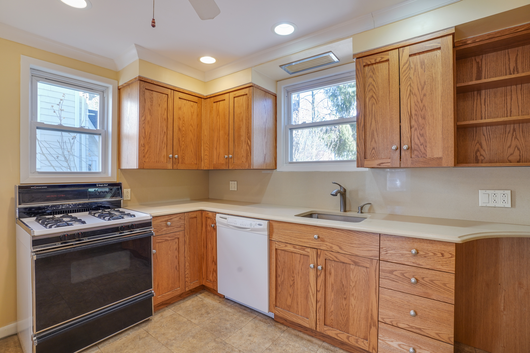 23 Saint Lawrence Avenue