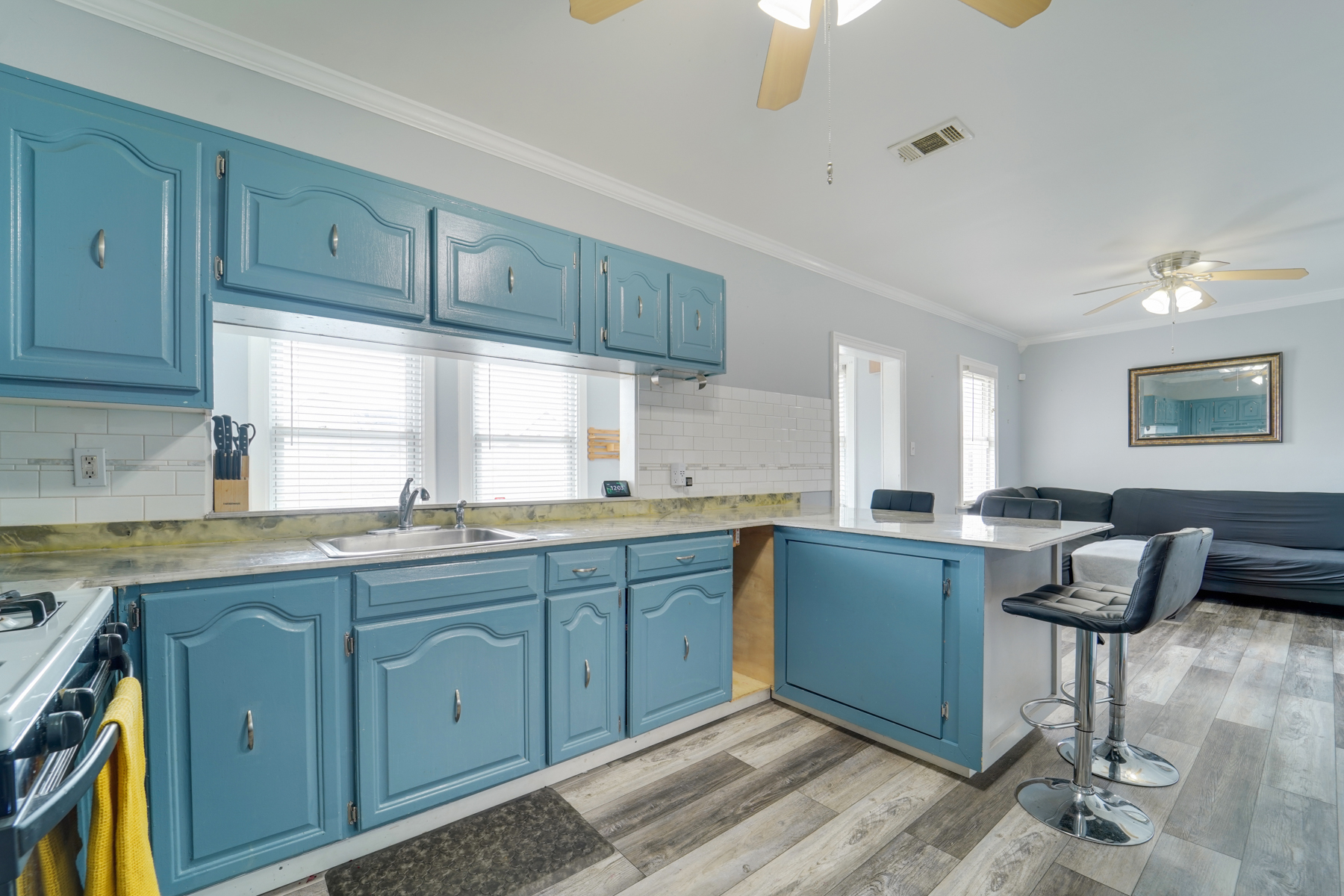 333 W Clay Avenue