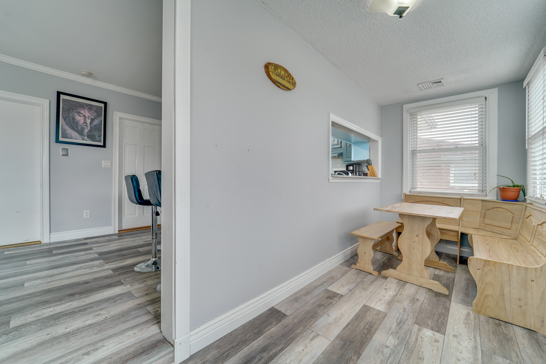 333 W Clay Avenue