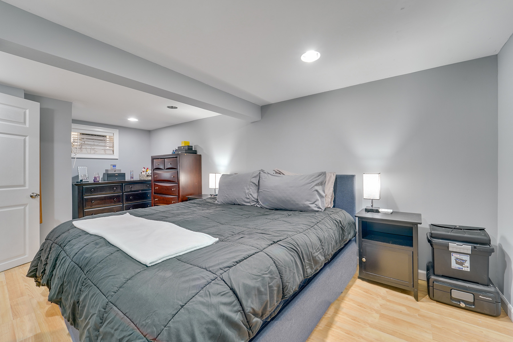 333 W Clay Avenue