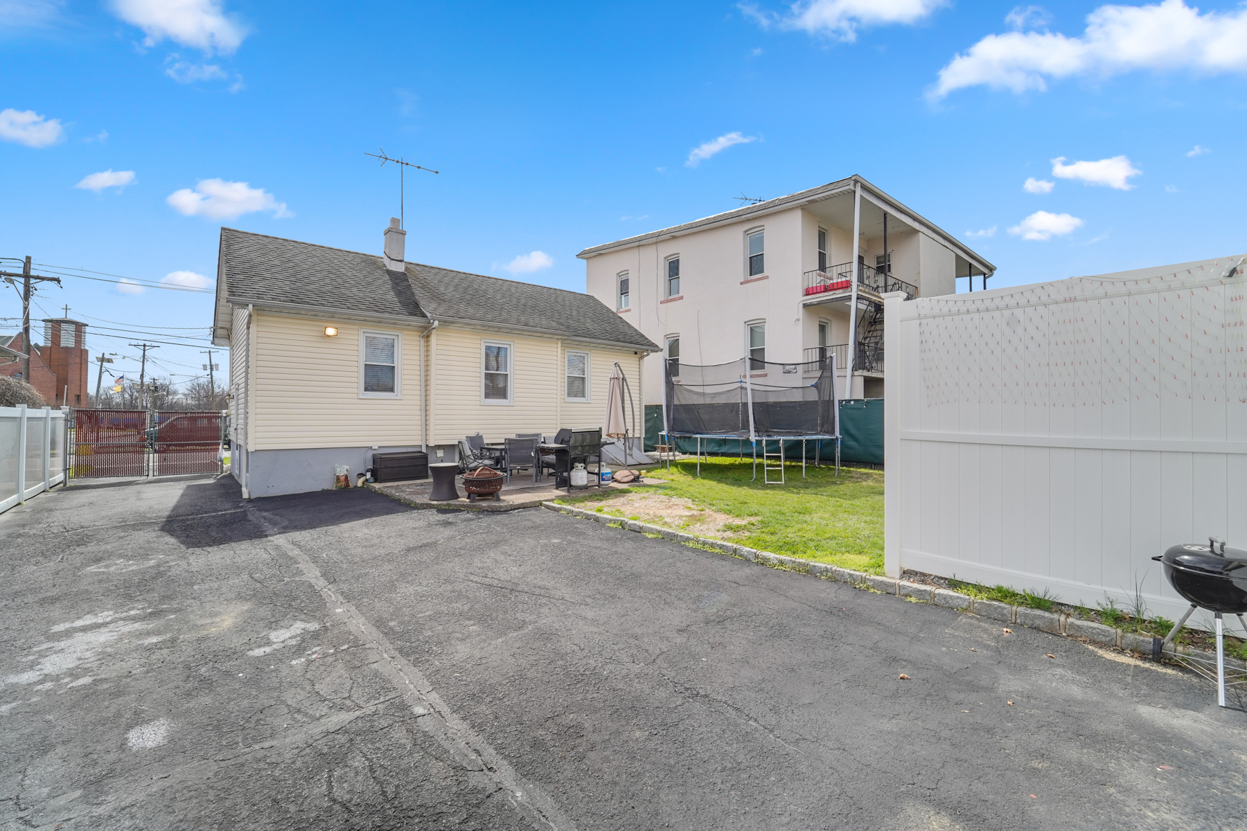 333 W Clay Avenue