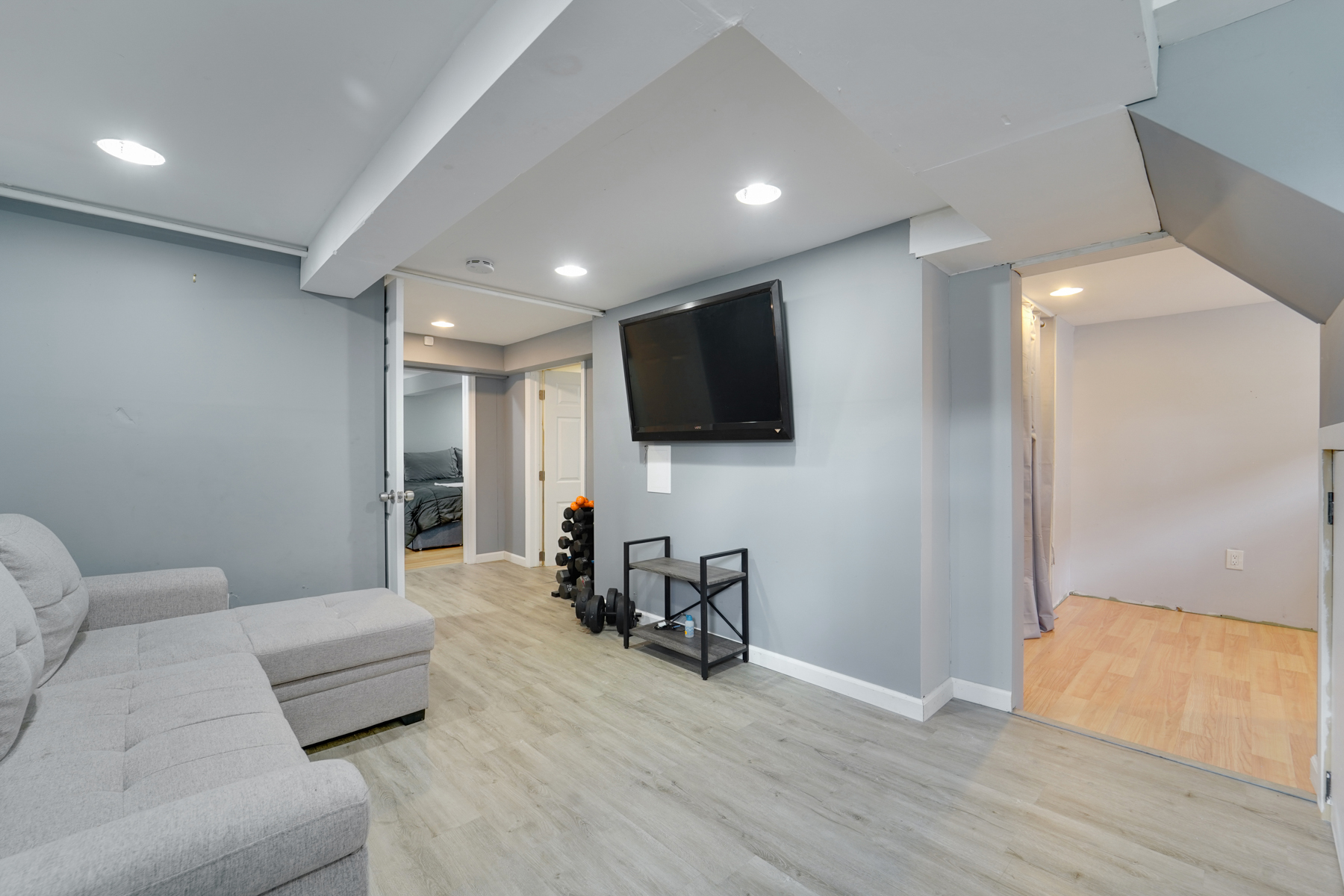 333 W Clay Avenue