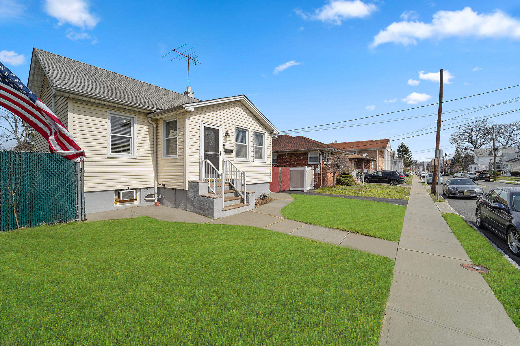 333 W Clay Avenue