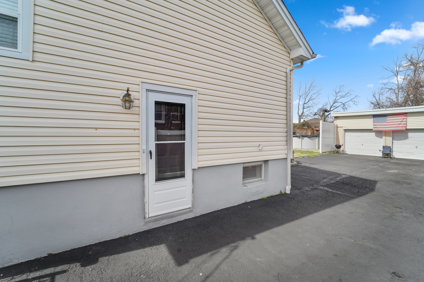 333 W Clay Avenue