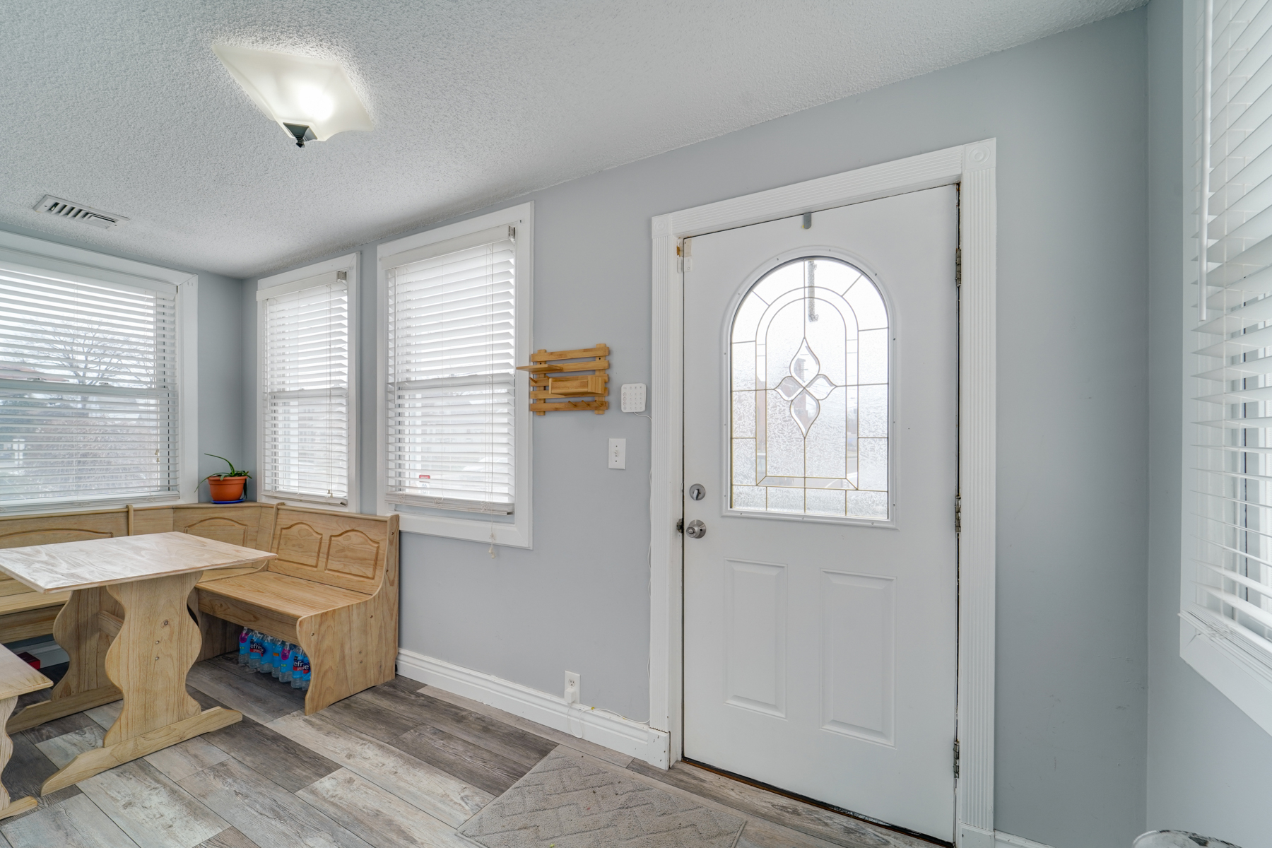 333 W Clay Avenue