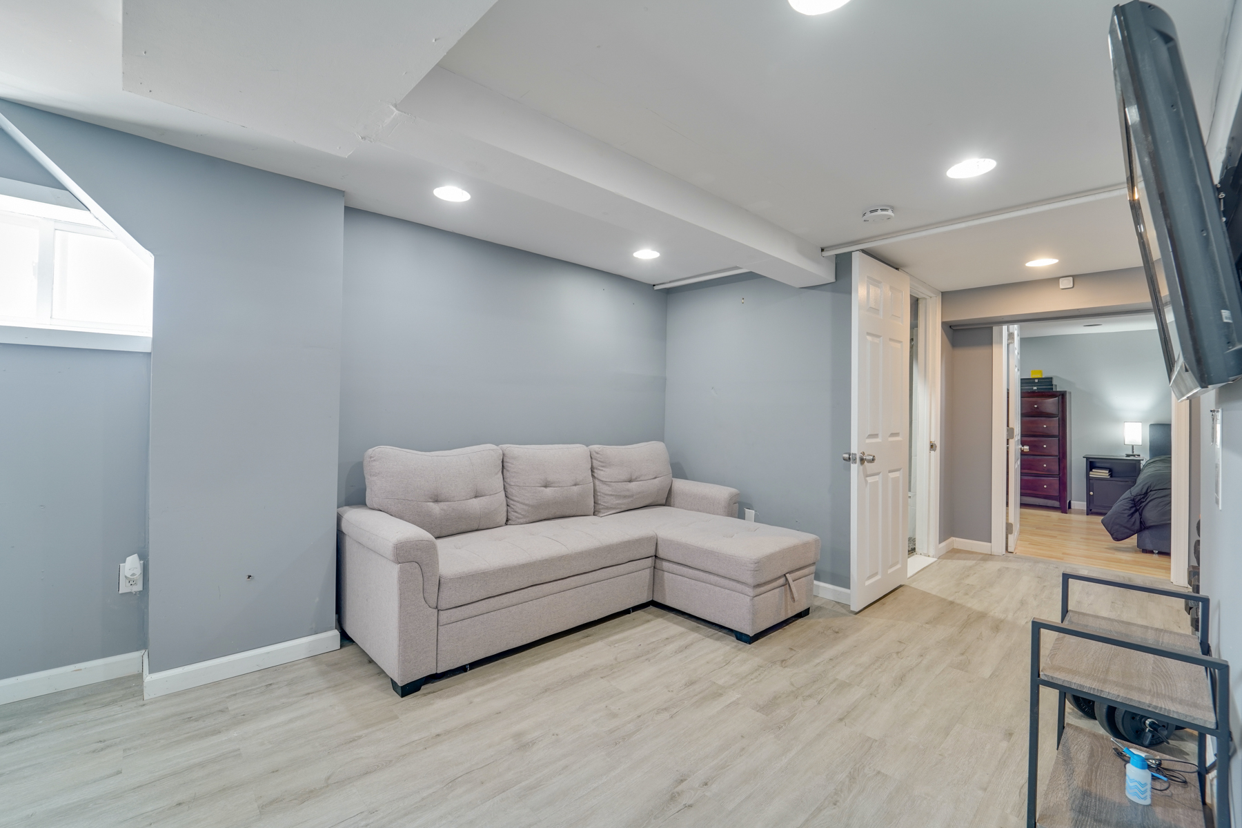 333 W Clay Avenue