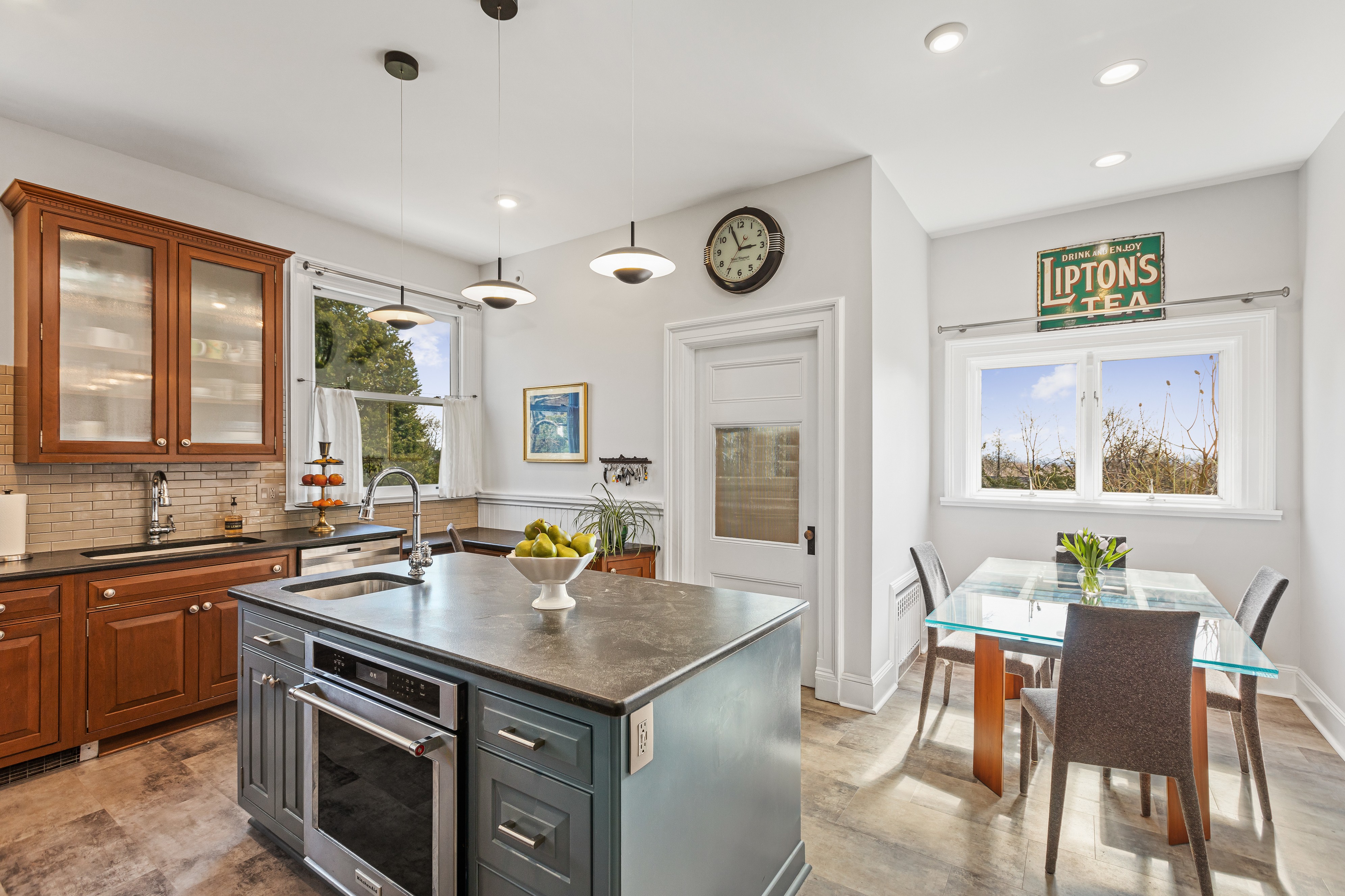 95 Up Mountain Avenue