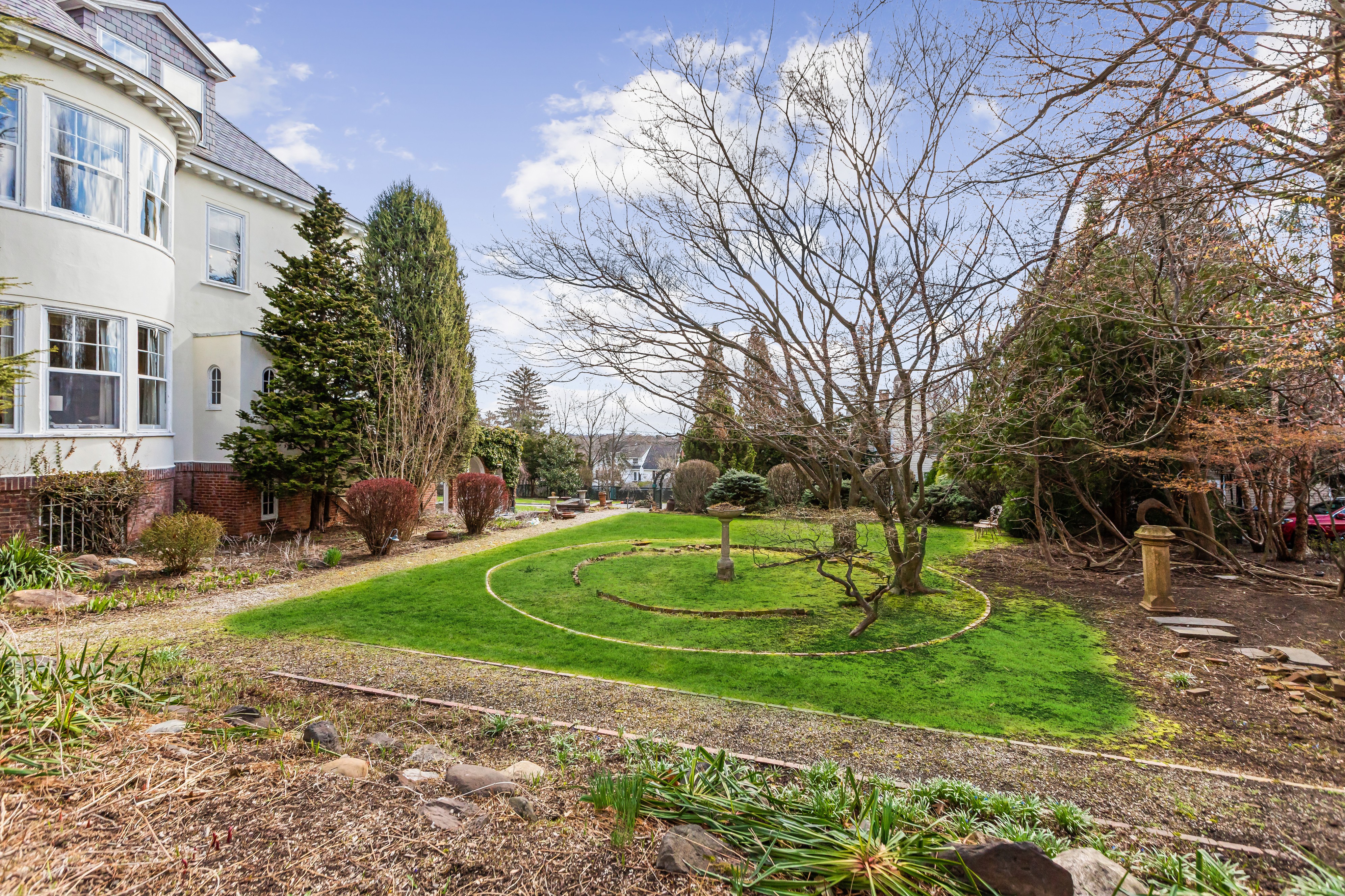 95 Up Mountain Avenue
