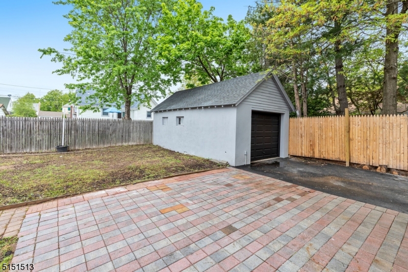 26 Lawrence St