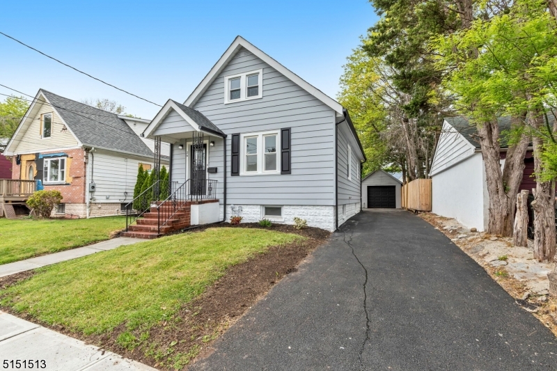 26 Lawrence St