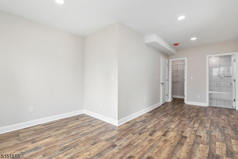 26 Lawrence St