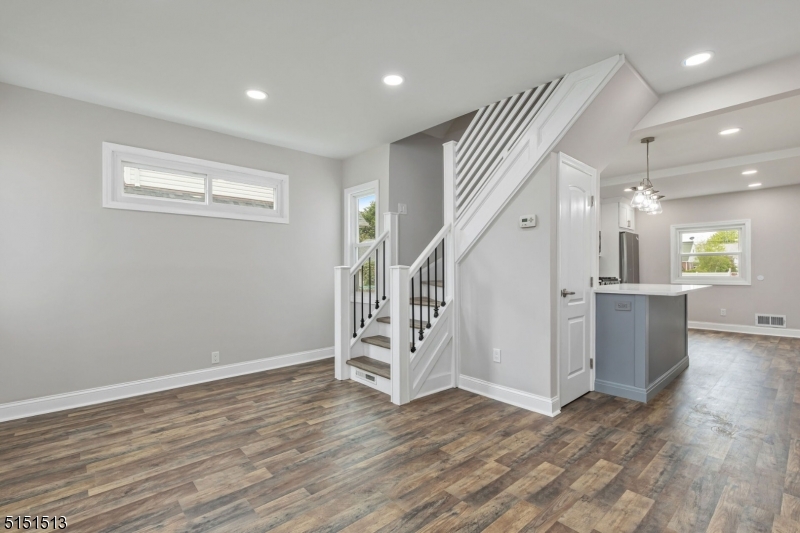 26 Lawrence St