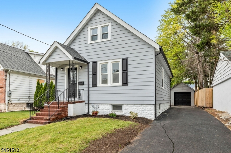 26 Lawrence St