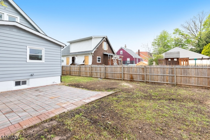 26 Lawrence St