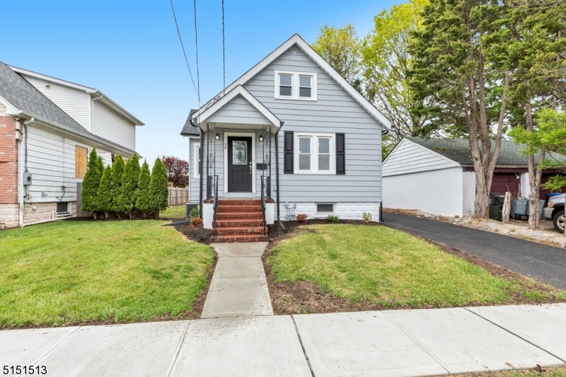 26 Lawrence St