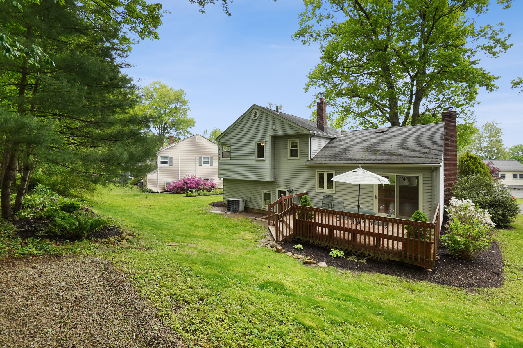 52 Forest Road