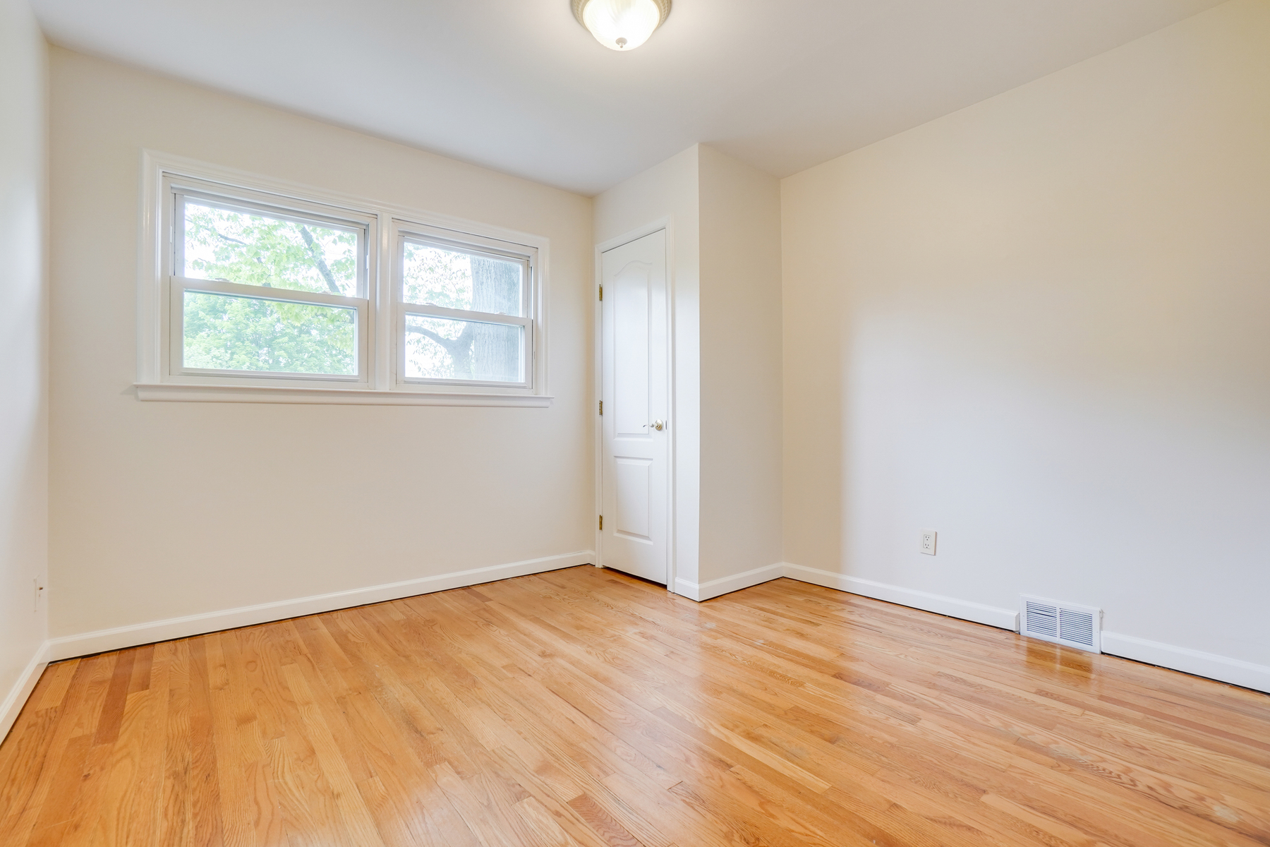 52 Forest Road