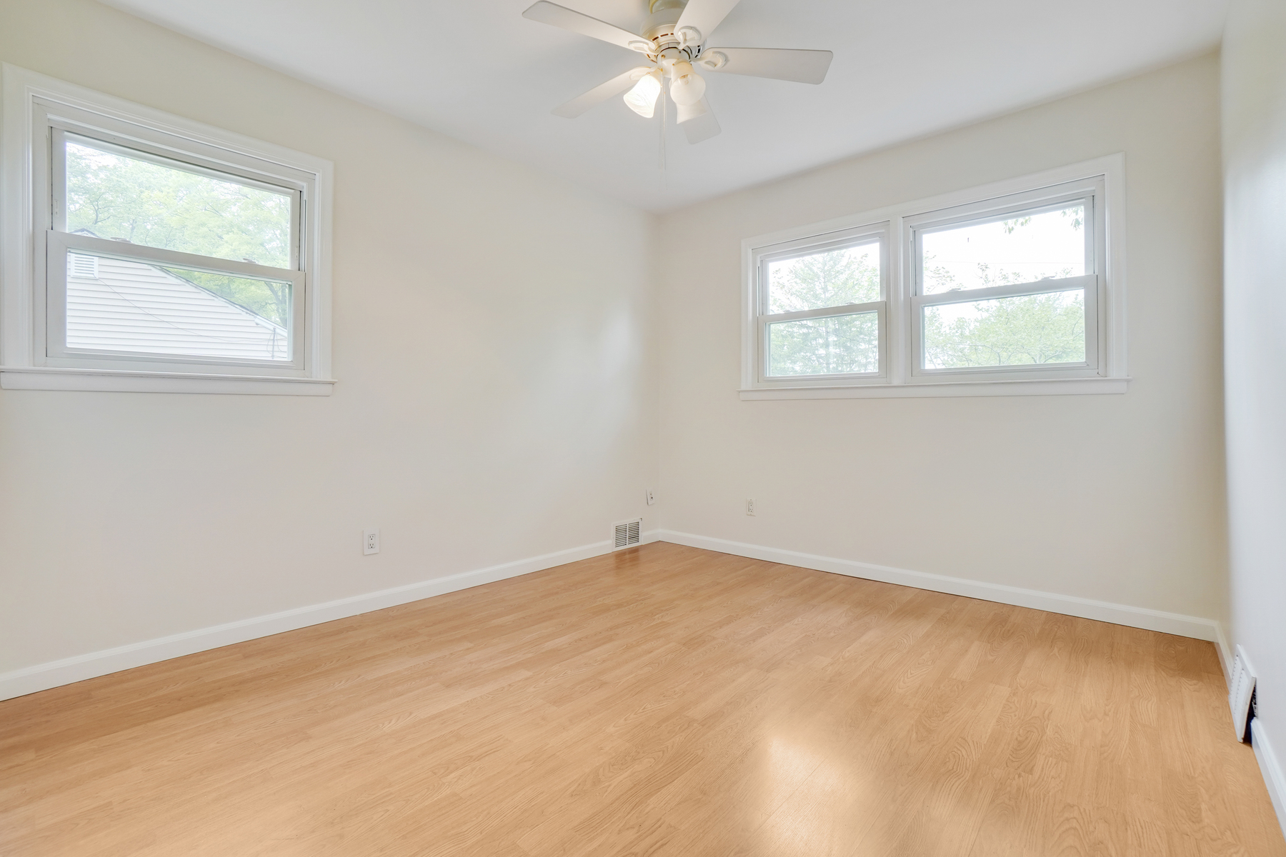 52 Forest Road