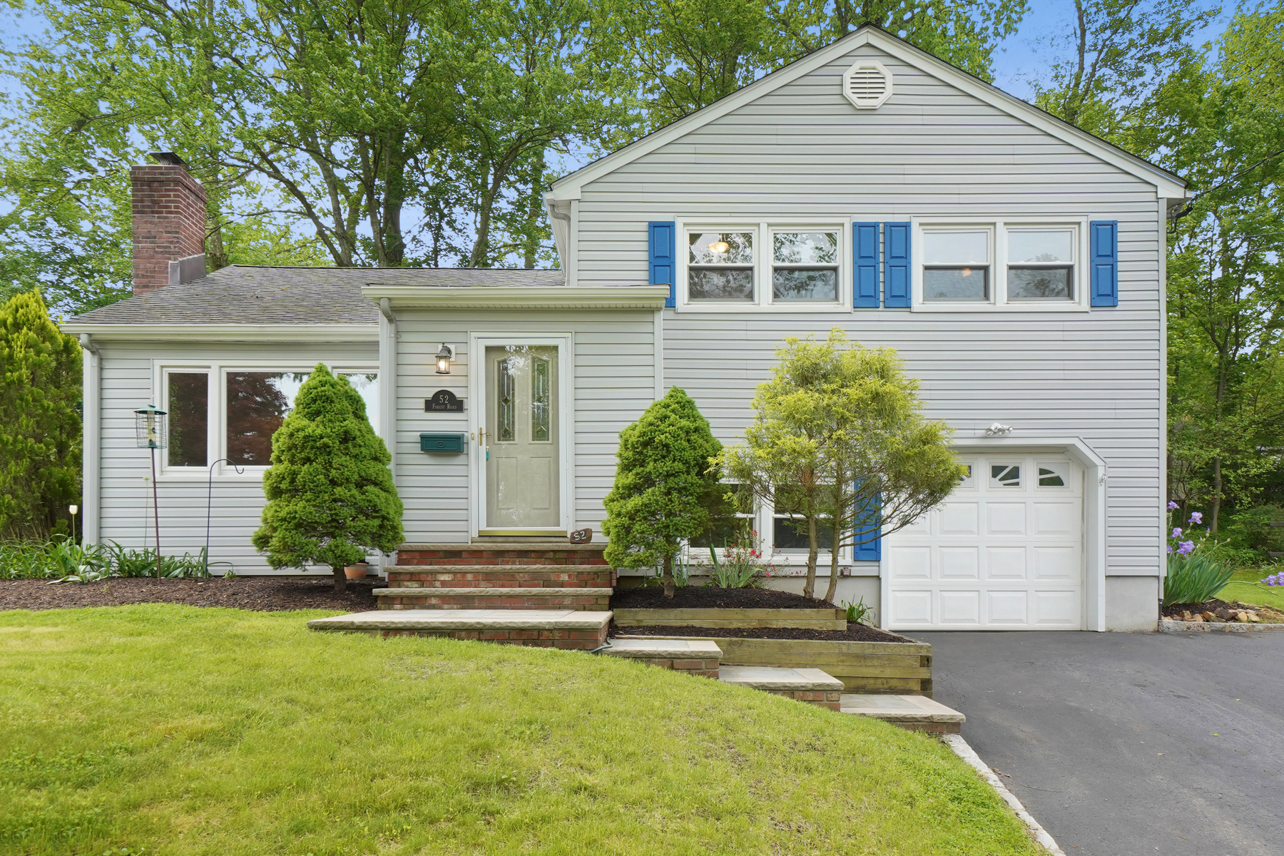 52 Forest Road