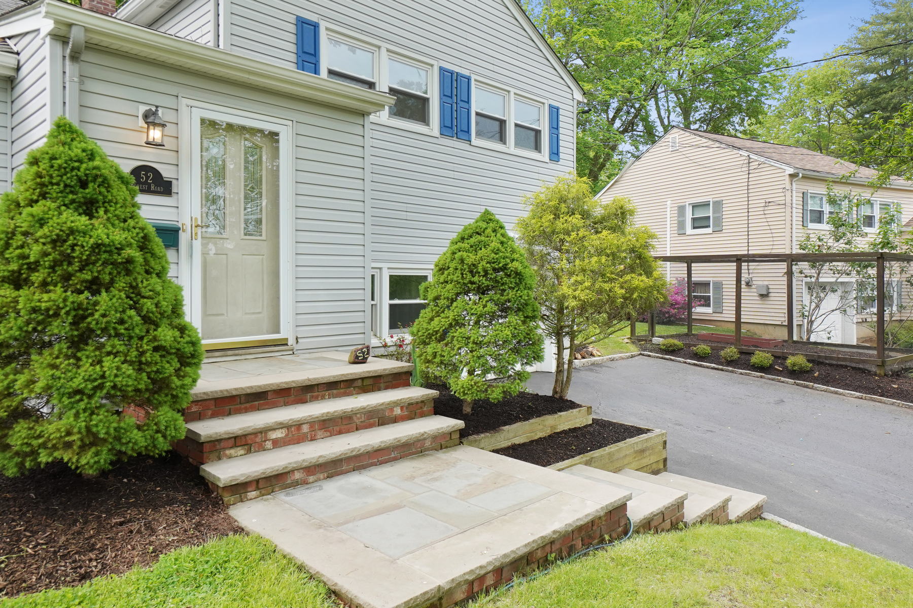 52 Forest Road
