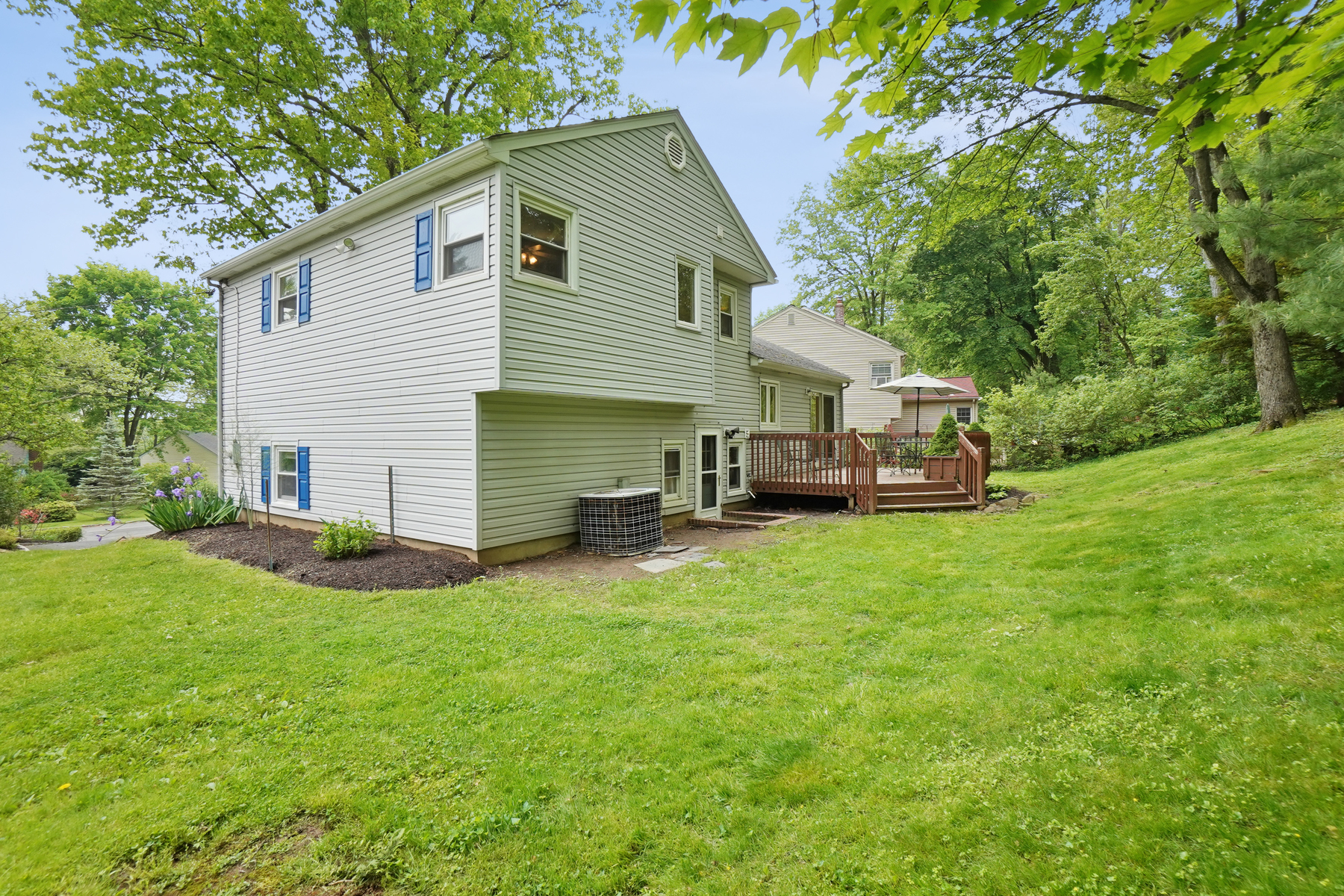 52 Forest Road